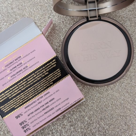 Brand new too faced face powder - Picture 2 of 3